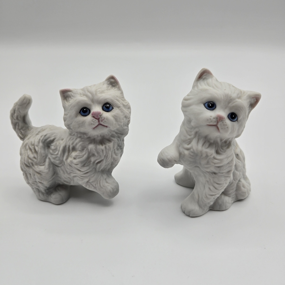 Vintage Homco White Cat Kitten Blue Eyes Porcelain Figurines Set Of 2